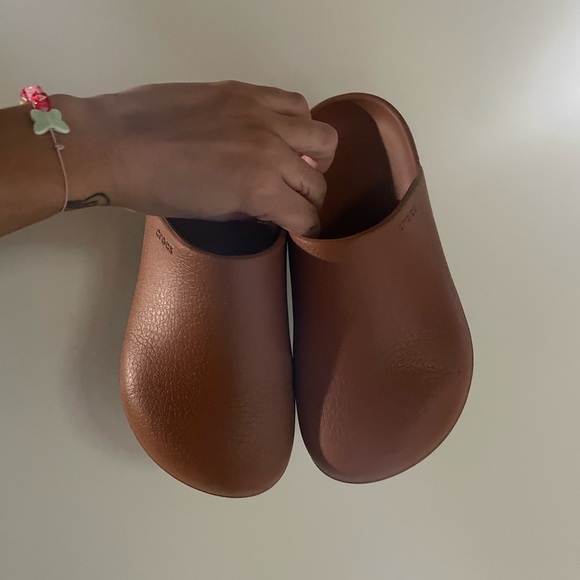 Croc Clog - Picture 2 of 5